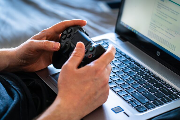 Online Gaming Vouchers and Gift Cards: The Easy Way to Gift Gamers